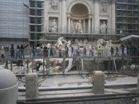 Trevibrunnen in Arbeit