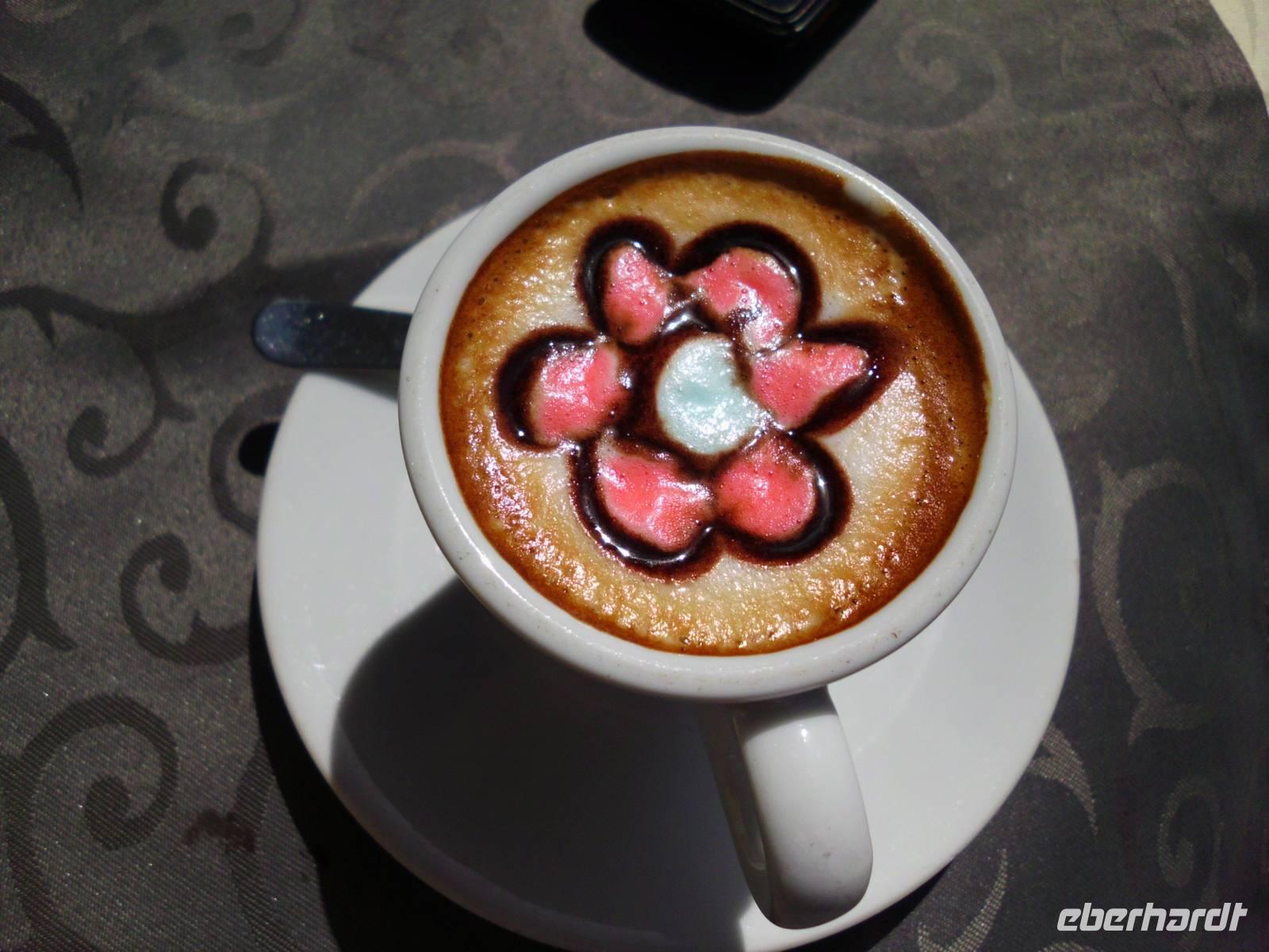 ein Kaffee - mit Liebe zubereitet
