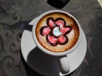 ein Kaffee - mit Liebe zubereitet