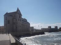 Blick zu Dom und Kastell von Trani