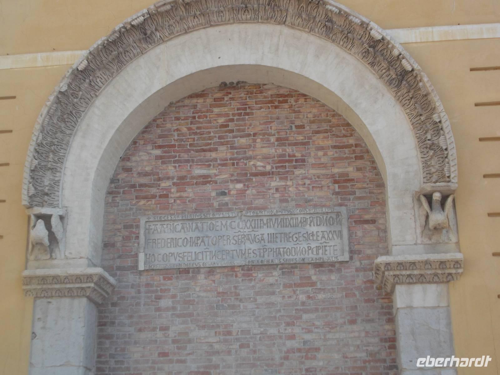 Portal - Rest der Stauferresidenz in Foggia