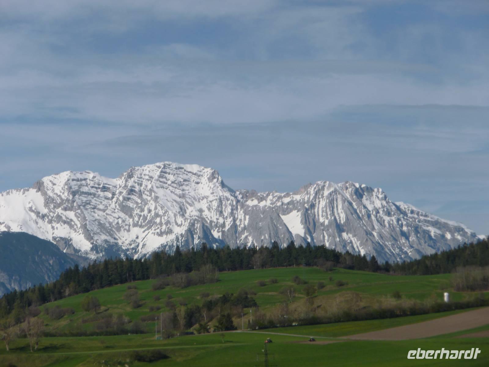  Berge mit Schnee bei Anreise via Europabrücke bis Sterzing