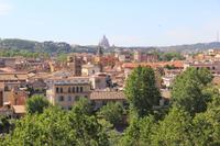 Blick auf Trastevere mit der Peterskirche in der Ferne