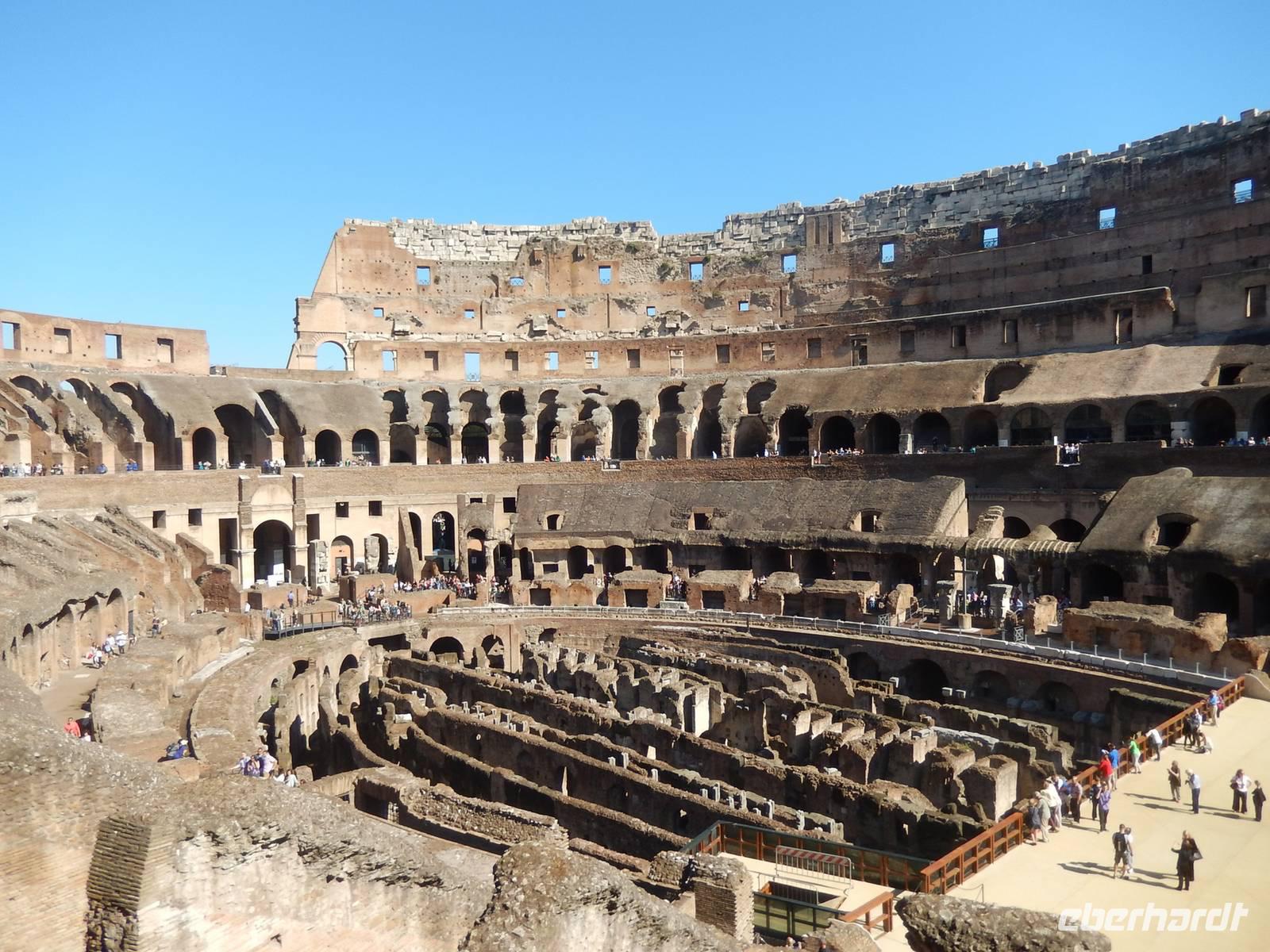Die heute freigelegten Gänge unter dem Kolosseum dienten früher dazu, um Tiere und Gladiatoren in die Arena zu bringen