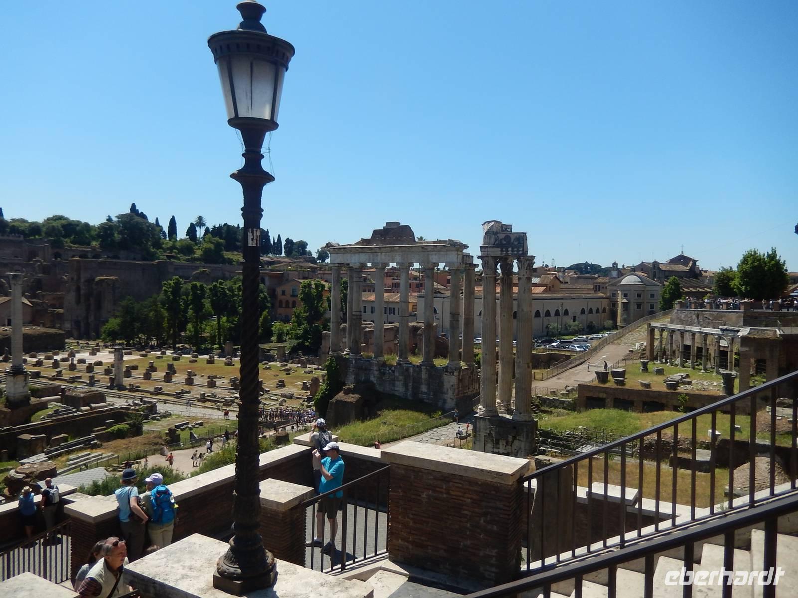 Blick vom Kapitol zu den Überresten des Saturn-Tempels