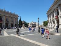 Bei wolkenlosem Himmel kamen wir auf dem Kapitolsplatz an