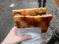 Am Piazza della Rotonda machten wir dann unsere Mittagspause. Was wäre Italien ohne leckere Pizza