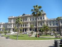 Von dort gingen wir zu Fuß zurück zum Hotel. Dabei kamen wir auch an dem riesigen Justizpalast am Piazza Cavour vorbei