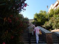 Unweit von unserem Hotel erhoben sich die Mauern des Vatikans, zu denen wir an jedem Tag diese Treppe hinaufstiegen