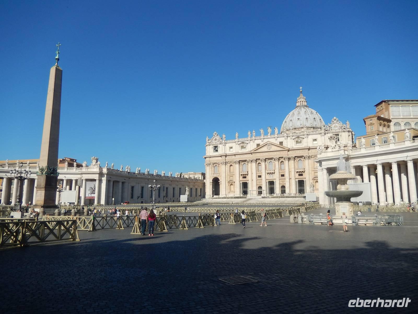 Was wäre eine Führung durch das christliche Rom ohne einen Besuch am Petersplatz
