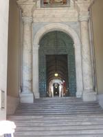 Die Schweizer Garde wacht über den Vatikan, noch heute tragen sie die von Michelangelo entworfene Uniform