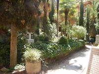 Um Zutritt zu dem kleinen Friedhof zu bekommen, muss man bei der Schweizer Garde auf Deutsch um Einlass bitten