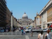 Die Via della Conciliazione führt vom Petersdom direkt bis zur Engelsburg