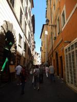 In den hohen Gassen Roms fanden wir Schutz vor der brennenden Mittagssonne