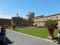 Im Hintergrund war immer die alles überragende Kuppel des Petersdoms zu sehen