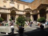 Ein weiterer wunderschöner Innenhof ist der Cortile della Biblioteca