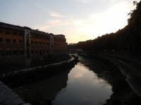 Der Sage nach entstand die Insel bei der Vertreibung des letzten etruskischen Königs, als man dessen Kornähren hier im Tiber versenkte