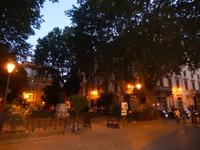 Während wir uns weiter durch die Altstadt bewegten, wurde es zunehmend dunkler, aber durch die Straßenbeleuchtung auch schöner