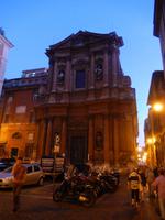 Die Santissima Trinità dei Pellegrini ist ein ehemaliges Pilgerheim im historischen Zentrum Roms