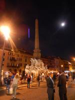 Der Vierströmebrunnen mit dem Obelisken in der Mitte soll die vier größten Ströme der damals bekannten Kontinente symbolisieren