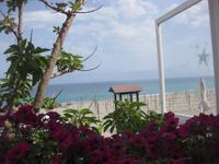 Am Strand vom Hotel 