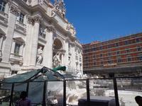 Am Trevi-Brunnen