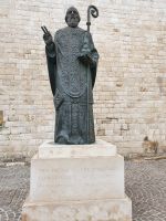 Bari, hl.Nikolaus auf dem Basilica Vorplatz
