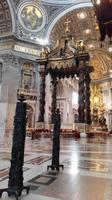 Berninis Baldachin im Petersdom