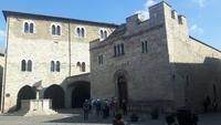 Bevagna (Piazza Filippo Silvestri - Palazzo dei Consoli mit Kirche San Silvestro)