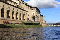 Blick auf die Uffizien vom Arno aus