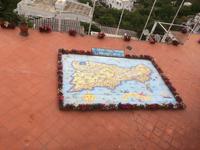 Blick auf ein Mosaik der Insel Capri