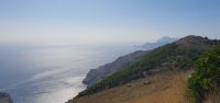 Blick vom Mt.S.Costanzo zur Insel Capri mit den Faragliono