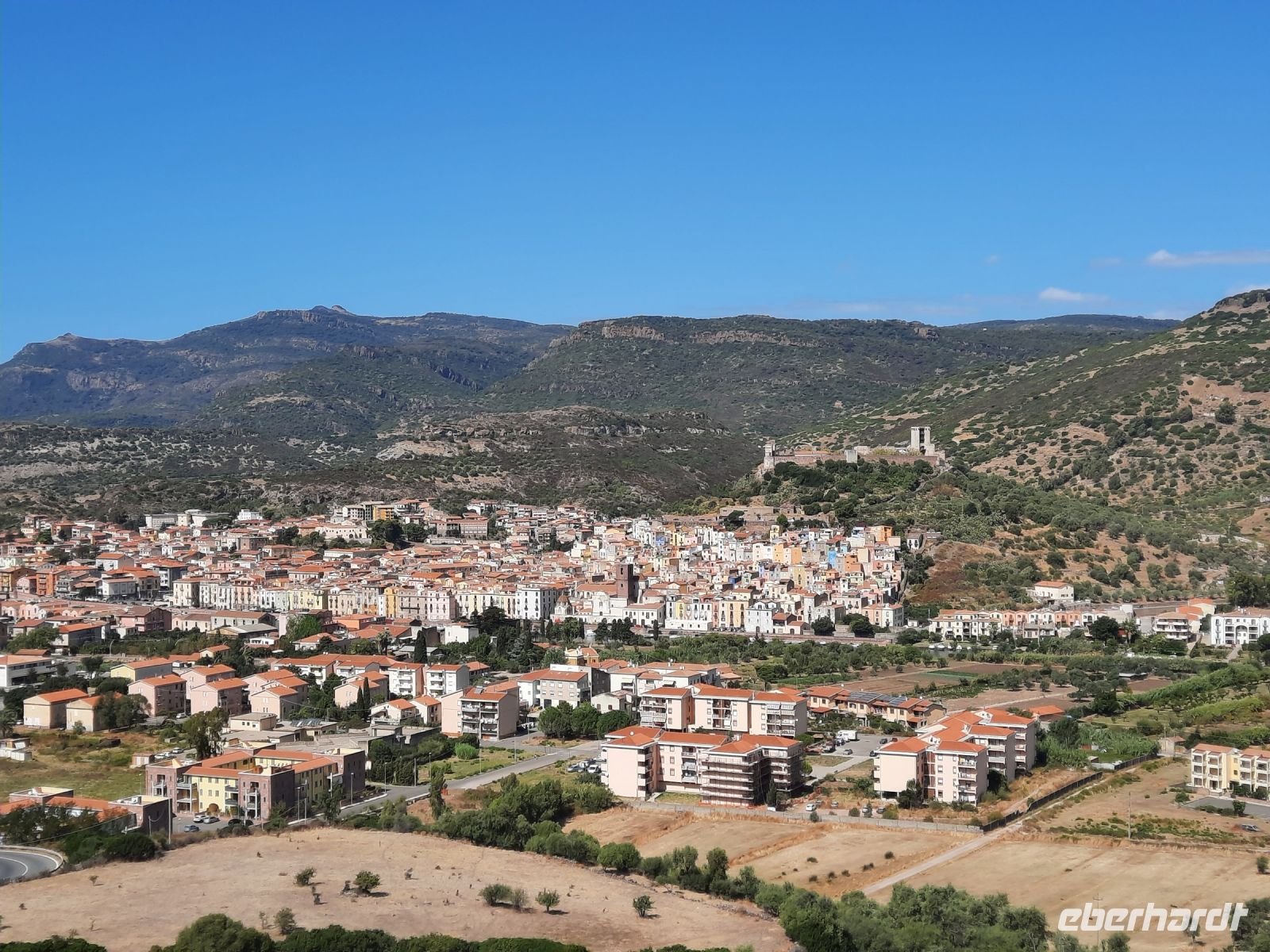Bosa im Temo-Tal