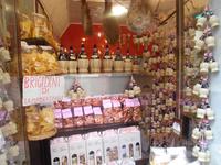 Chianti in den typischen Bastflaschen