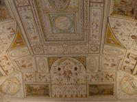Decke mit Grotesken