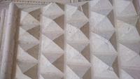 Detail der Steine, die die Form der Diamanten haben