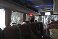 Dolomiten Rundfahrt enger Felstunnel Falzaregopass