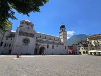 Dom an der Piazza del Duomo in Trient