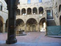 Florenz, Skulpturen im Barghello-Innenhof