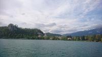 Im Hintergrund die schneebedeckten Berge, Bleder See, Slowenien