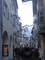Meran, die Laubengasse ist die 400 Meter lange Shopping Mall der Stadt. 