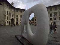 Moderne Kunst im alten Pisa.
