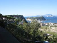 Neapel - Blick über den Golf bis zur Insel Ischia