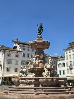 Neptunbrunnen an der Piazza del Duomo in Trient