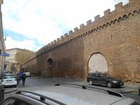 Passetto-Mauer (Fluchtweg der Päpste) - im Hintergrund der Apostolische Palast im Vatikanstaat 