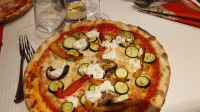 Pizzaessen am Abend