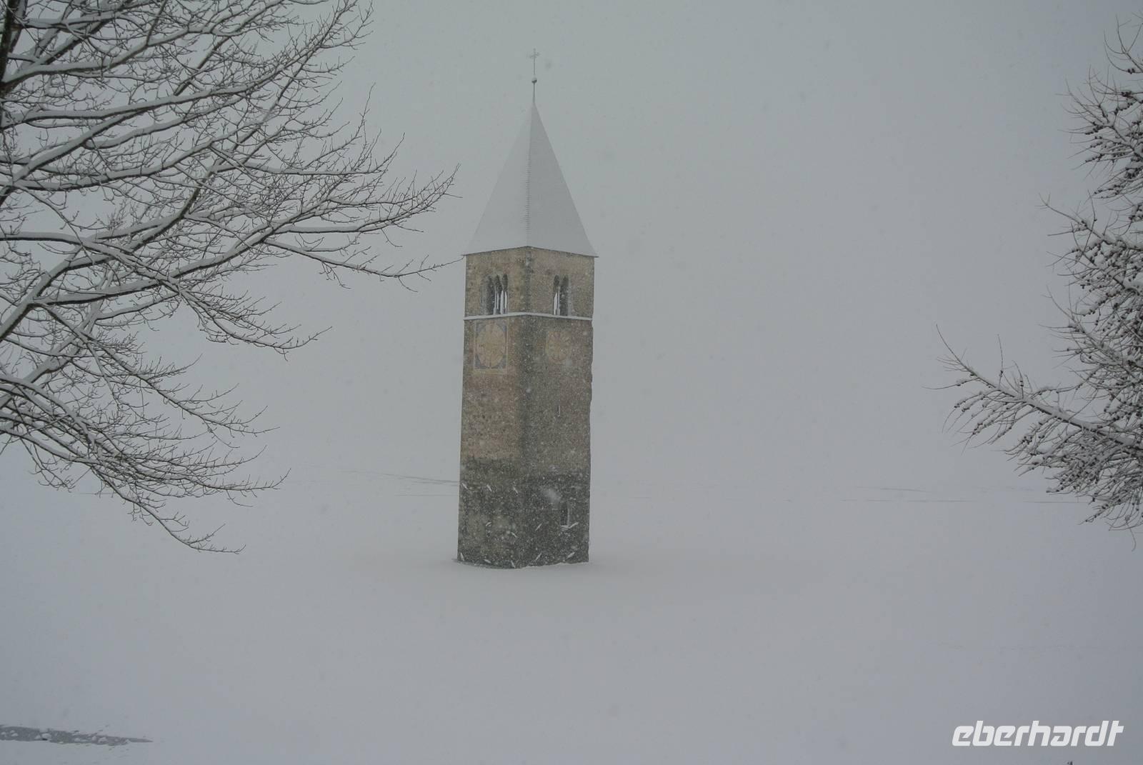 Reschen See Kirchturm im Eis