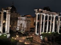 Rom. Abendlicher Blick vom Campidoglio zum Forum Romanum
