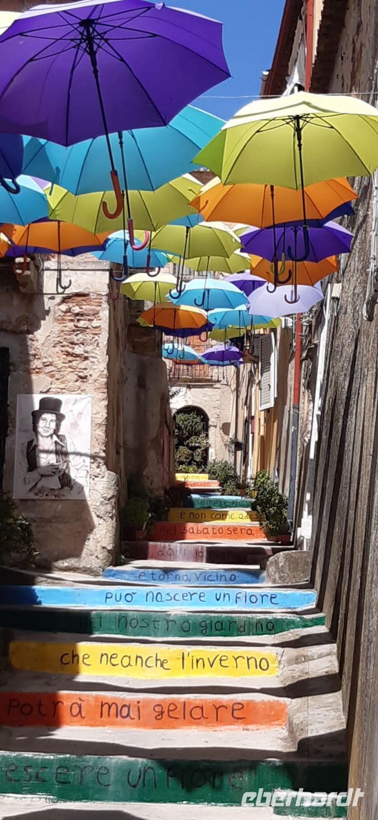 Süd-Italien - Rundreise Kalabrien - Blick in die Regenschirmgasse