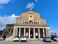 Scilla Kirche
